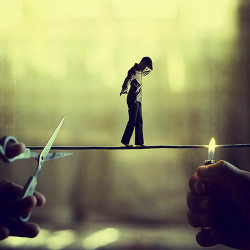 © Achraf Baznani - Into the Abyss L'artiste Achraf Baznani utilise des techniques de manipulation photographique pour transformer des objets du quotidien en œuvres surréalistes et bizarres. Image: Into the Abyss.